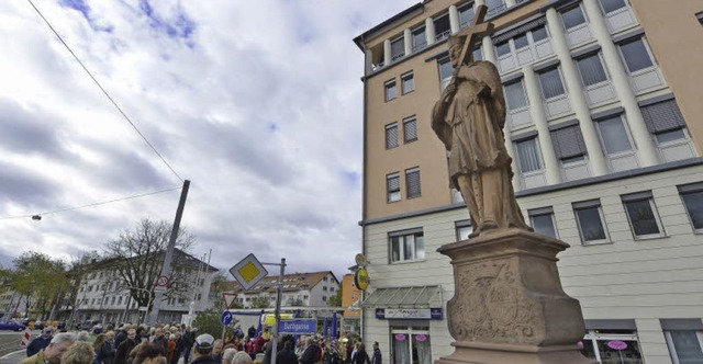 Zurck in Zhringen: Der Heilige Nepomuk steht wieder am Abzweig der Bachgasse.  | Foto: Michael Bamberger
