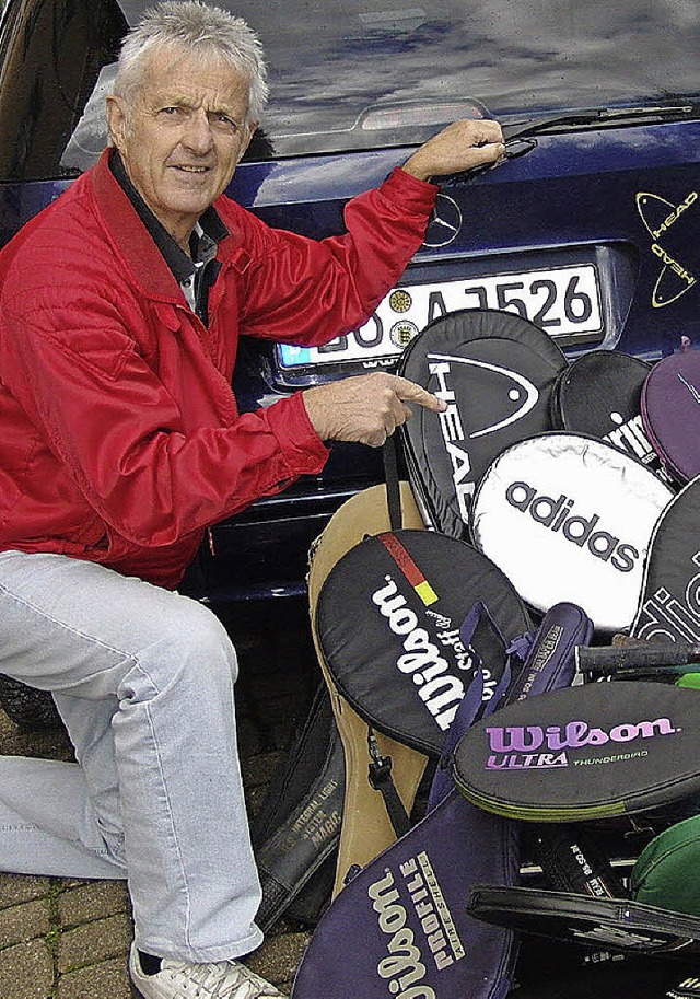 Mehr als 50 alte Tennisschlger sammelte Wolf Meineck fr ein Schulprojekt.   | Foto: Privat