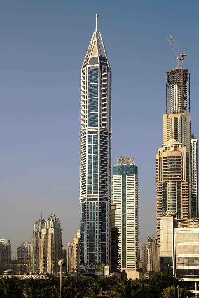 2. 23 Marina, Dubai, ist ein 90 Etagen umfassender Wohnturm und war bis zur Erffnung des Princess Towers im Sommer 2012 fr wenige Monate das hchste reine Wohngebude der Welt mit 395m. Schon vor Beginn der Bauarbeiten im Jahr 2006 waren 79 Prozent der 291 Wohnungen verkauft.