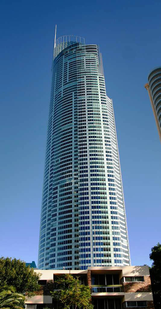5. Q1 Tower, Gold Coast, offiziell erffnet am 26. 10. 2005. Mit  323 Metern war es das erste Wohngebude weltweit, das die 1.000-Fu-Marke durchbrach. Es beherbergt unter anderem einen Regenwald mit Auenterrasse und das hchst gelegene Schwimmbad Australiens. Die Turmspitze ist mit 97,7 Metern eine der lngsten der Welt.
