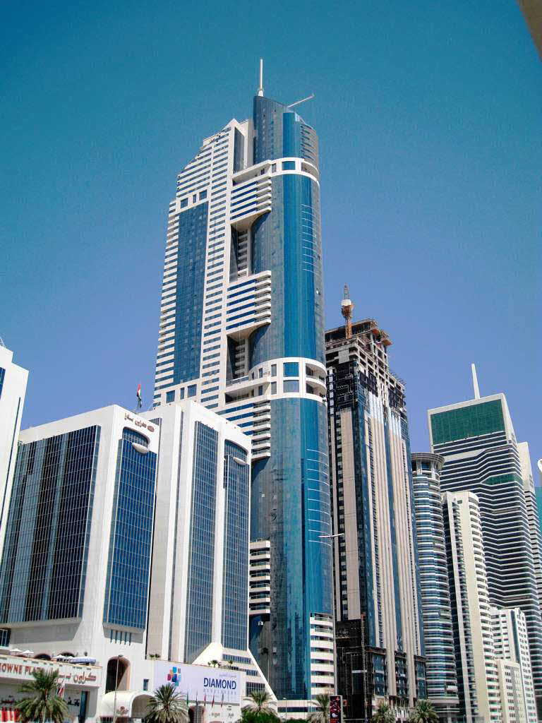 6. Der HHHR Tower, Dubai, Hhe 317m, liegt an der Sheikh Zayed Road, der grten und bekanntesten Strae Dubais. Auf 72 Etagen beherbergt der Turm 454 Wohneinheiten. Die Fassade des Wolkenkratzers besteht zum grten Teil aus blauem Glas, weshalb der Turm auch den Spitznamen „Blue Tower“ trgt.
