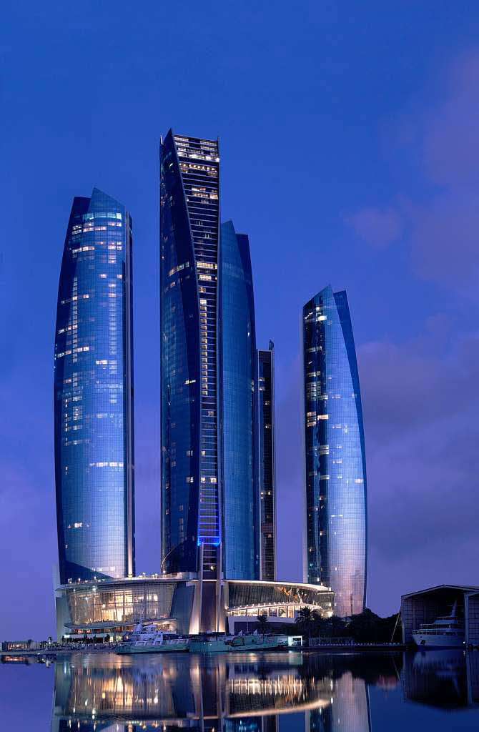 9. Der Etihad Tower 2, Abu Dhabi,  ist Teil des fnf Gebude umfassenden Komplexes Etihad Towers. Neben drei unterschiedlich hohen Wohntrmen und einem Broturm beherbergt ein Turm das „Jumeirah Etihad Towers Hotel“. Mit 80 Stockwerken und 387 luxorisen Wohnungen ist Etihad Tower 2 mit 305m der hchste Wohnturm des Komplexes.