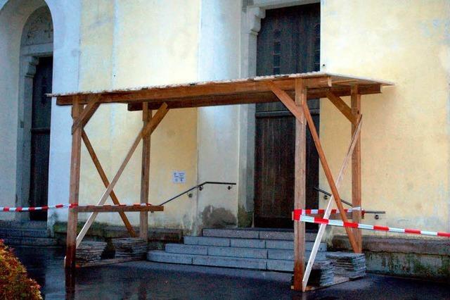 An der Pfarrkirche in Schwrstadt droht Steinschlaggefahr