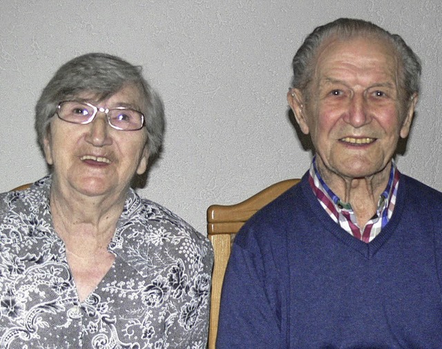 Lina und Ernst Krmer heute &#8211; un...ihrer Hochzeit (links) vor 60 Jahren.   | Foto: dieter fink