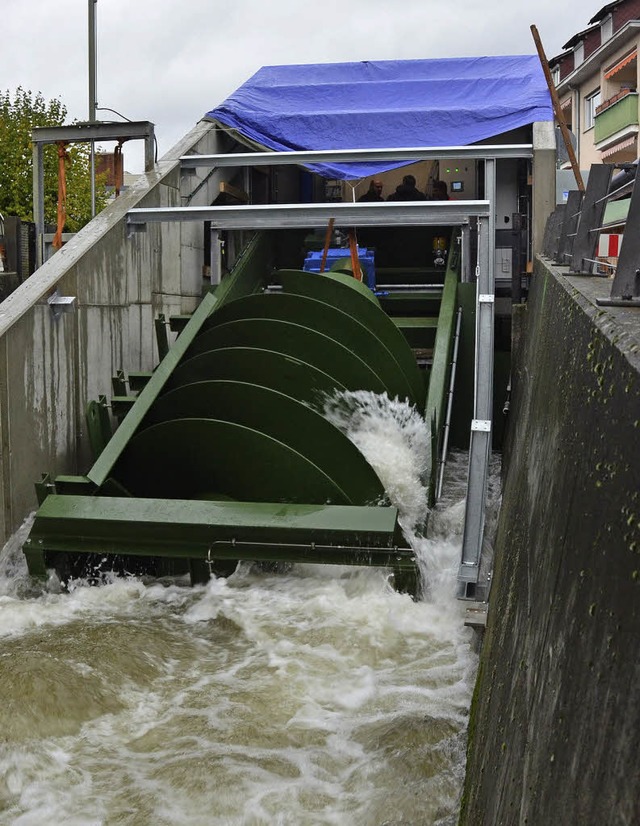 Die Wasserkraftschnecke am Gewerbekana...ines Lrracher Klimarundweges werden.   | Foto: Nikolaus Trenz
