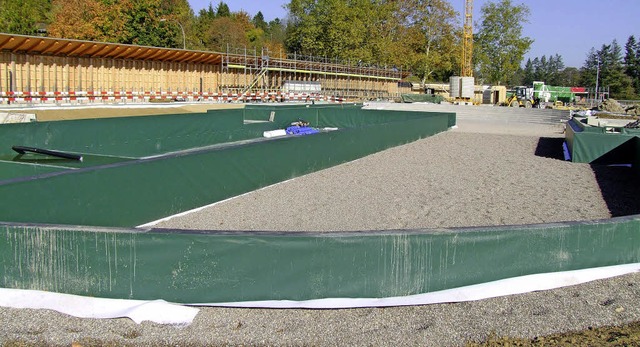 Das Becken fr das Riehener Naturbad ist zu groen Teilen fertig.  | Foto: zvg