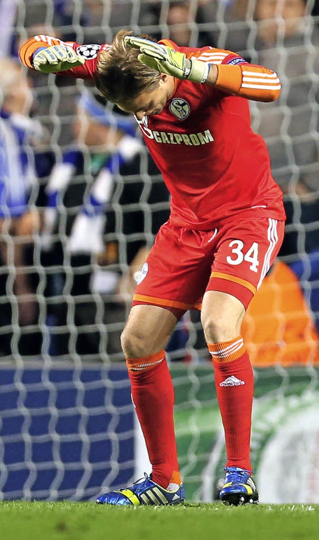 Timo Hildebrand rgert sich ber seine...r Schalker bei Chelsea London fhrte.   | Foto: dpa