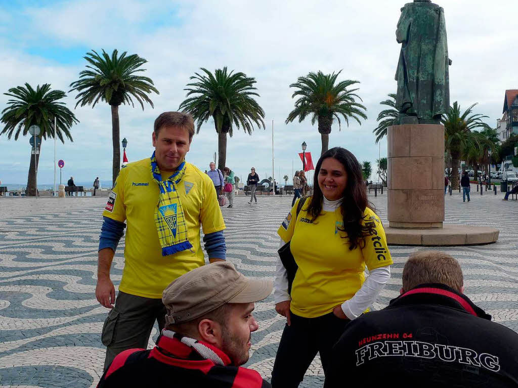 Rund 700 Fans untersttzen den SC Freiburg bei seinem Auswrtsspiel in Estoril.