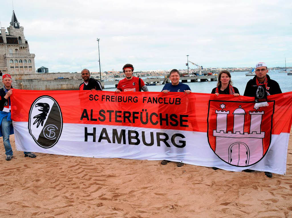 Rund 700 Fans untersttzen den SC Freiburg bei seinem Auswrtsspiel in Estoril.