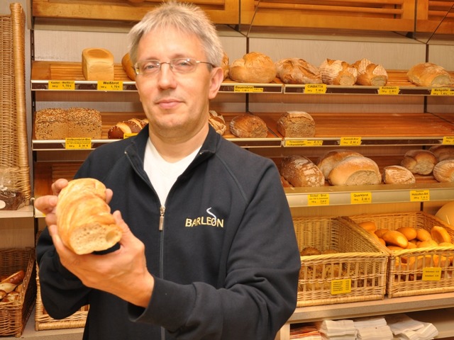 Der Btzinger Bckermeister Ulrich Bar... ein  Regionalprodukt vom Kaiserstuhl.  | Foto: Kai Kricheldorf