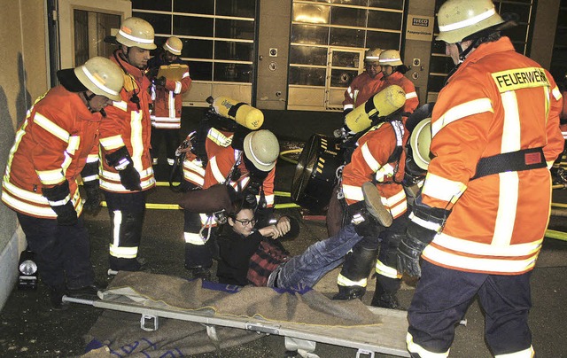 Jahreshauptbung der Feuerwehr Weiswei...ammen mit den DRK-Helfern aus dem Ort.  | Foto: Ilona Hge