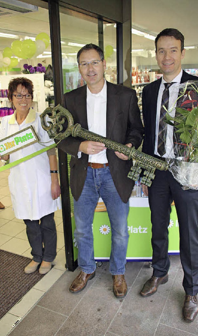 Nachdem der Drogeriemarkt &#8222;Ihr P...nheim und Brgermeister Andreas Hall.   | Foto: Andreas Peikert