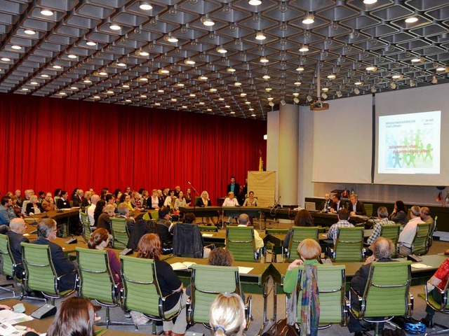Im groen Sitzungssaal des Rathauses tagte die Integrationskonferenz.  | Foto: Julia Dreier
