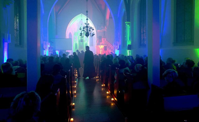 Fr Anhnger der Gothic-Szene hat die ...nen speziellen Gottesdienst angeboten.  | Foto: dpa