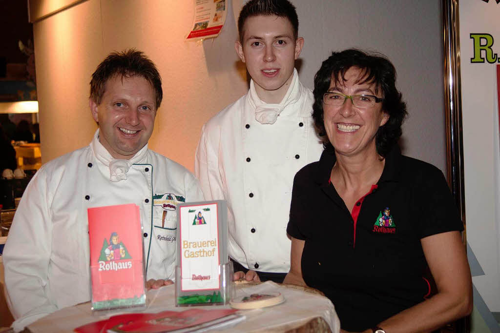 Auf der Plaza Culinaria vertreten war vom Brauereigasthof  (von rechts) Anita Mller-Berthold, Lukas Grosse und Reinhold Gtte