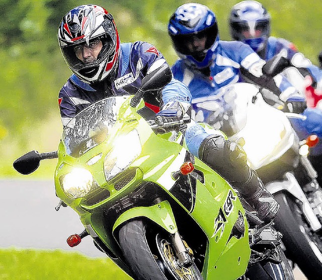 Biker fahren gerne mal im Rudel auf To... lassen es dann entsprechend krachen.   | Foto: privat