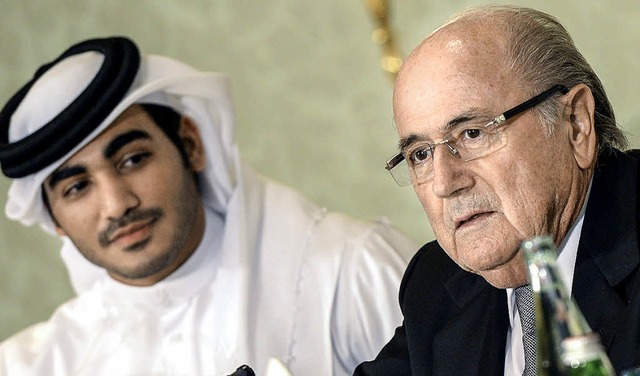 Ein Herz und eine Seele:  Fifa-Boss Jo...nd Scheich Mohammed bin Hamad al-Thani  | Foto: dpa