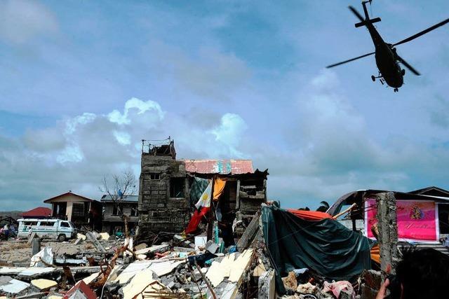 Menschen auf den Philippinen rufen nach Taifun um Hilfe