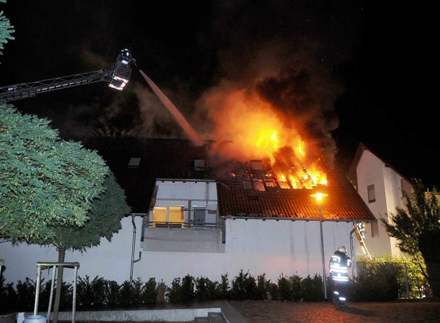 In der Nacht vom 6.  auf den 7. August...sheimer Hauptstrae  in Brand geraten.  | Foto: WOLFGANG KUENSTLE               