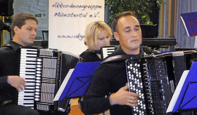 Musikalisches Knnen und Fingerfertigk...17;Inka (links) und Sergej Gerasimov.   | Foto: Eberhard Gross