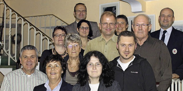 100 Mal Blut gespendet: Rudi Bartkowia...rechts) im Bild mit anderen Spendern.   | Foto: hans spengler