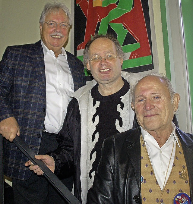 Bruno Drrholder (von rechts), Werner ...ersten Vorstand des Frdervereins an.   | Foto: Petra Wunderle