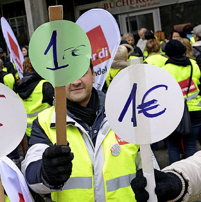 Die Gewerkschaft Verdi fordert eine Erhhung des Stundenlohns um einen Euro.  | Foto: DPA