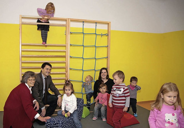 Henriette Gilbert, Brgermeister Matth...Gruppe im evangelischen Kindergarten.   | Foto: sandra decoux-kone