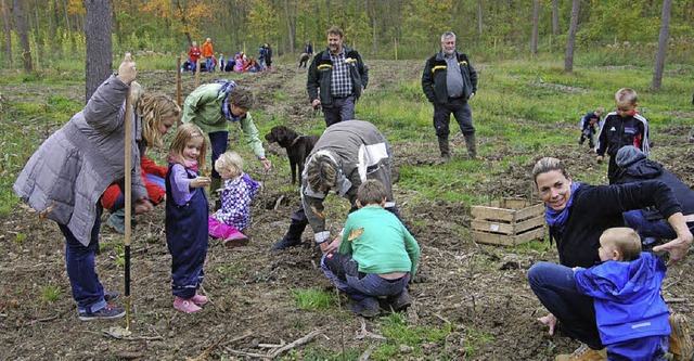 Gndlinger Kindergartenkinder,   Elter... Breisachs Revierfrster Norbert Lust.  | Foto: hans-jochen voigt