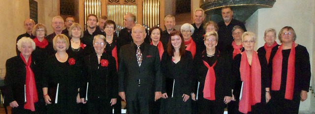 Berthold Brenneis (Mitte vorn) und der...gverein Feldberg beim Kirchenkonzert.   | Foto: Bianca Flier