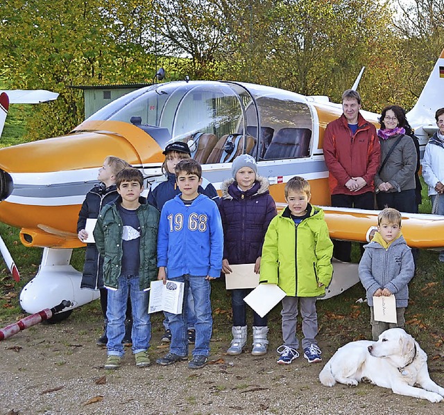 Einige Gewinner des Ballon-Wettbewerbs... Ballon flog sogar 240  Kilometer weit  | Foto: Privat