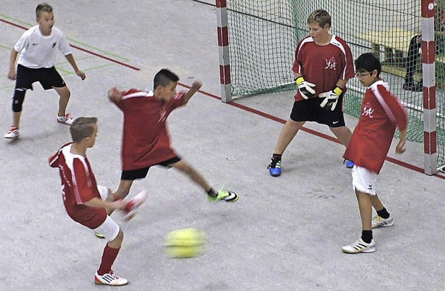 Spielszene aus dem kleinen Finale: Im ...erner-Kirchhofer-Realschule aus Wehr.   | Foto: herbrig