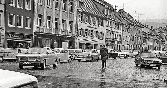 Keine Oldtimershow der Werbegemeinscha...tplatz in Waldkirch noch eine Strae.   | Foto: Archivfotos: Peter Scherle