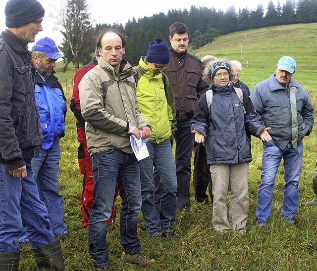 Luisa Steiner erluterte die Unterschiede der Wiesentypen.   | Foto: h. fabry