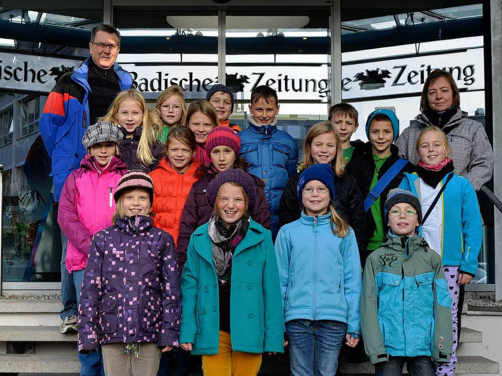 Die Klasse 4 der Dinkelbergschule Rheinfelden mit ihrem Lehrer Lothar Silfang. Die Klasse 4 der Dinkelbergschule Rheinfelden mit ihrem Lehrer Lothar Silfang.
