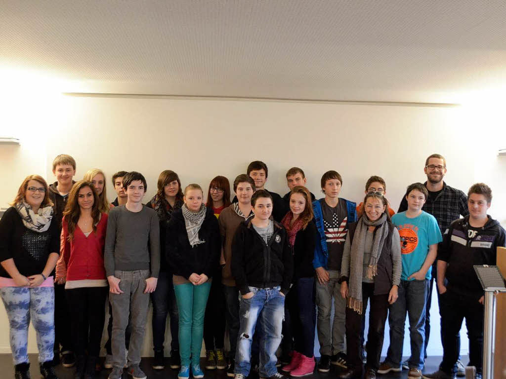 Die Klasse 9b der Nikolaus-Christian-Sander-Schule  Teningen, mit ihrem Lehrer Holger Liebs.