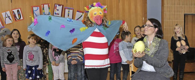 &#8222;Wir feiern die Frau Ruetz heut,...undschule Wasser einen Blumentanz auf.  | Foto: Dagmar Barber