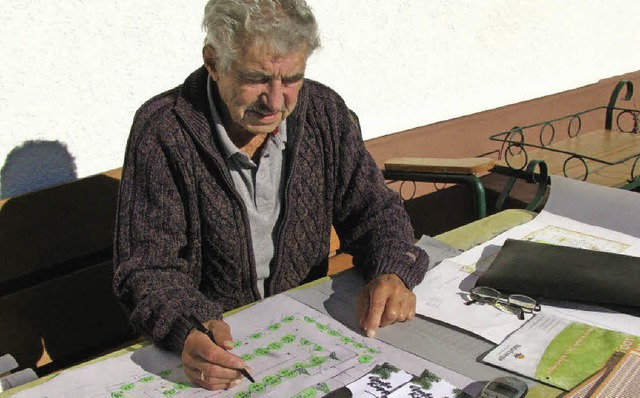 Krippenbauer Dielin  puzzelt am Beleg...ng in der Belchenhalle unterzubringen.  | Foto: M. Lange