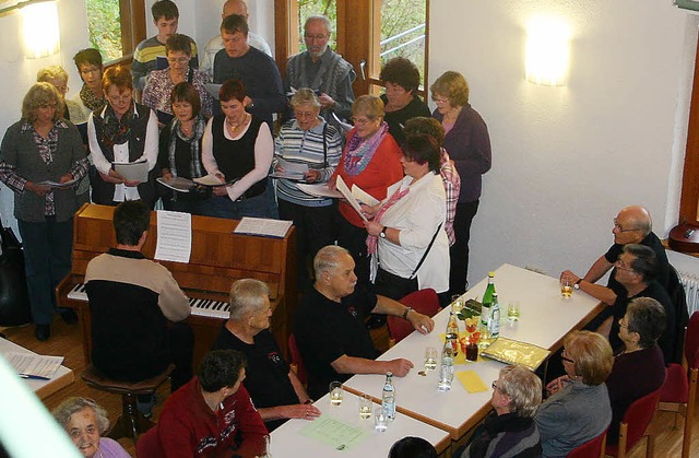 Auch der Kirchenchor sang  beim Suppensonntag in Hg.   | Foto: Rmmele