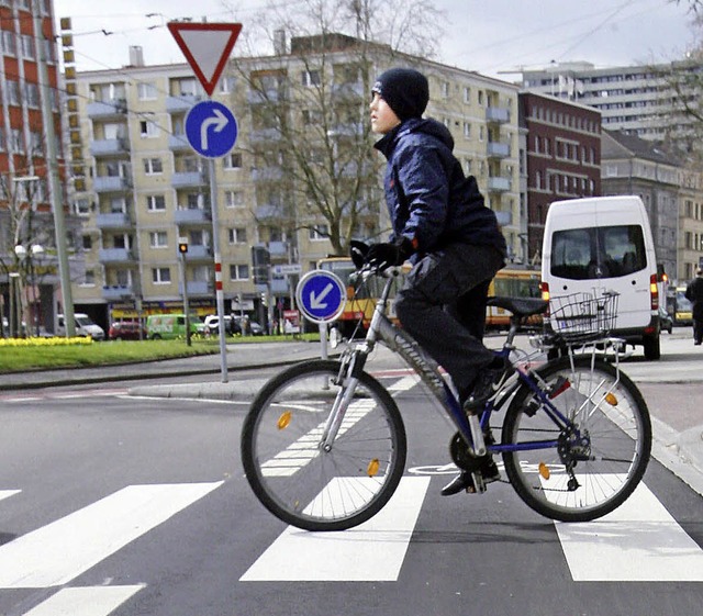 Fr Radfahrer ist der Zebrastreifen tabu.   | Foto: dpa