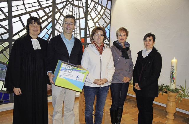 Pfarrerin Ruth Reinhard und Wahlleiter...lmann, Beate Kuenz und Birgit Schler.  | Foto: Chris Seifried