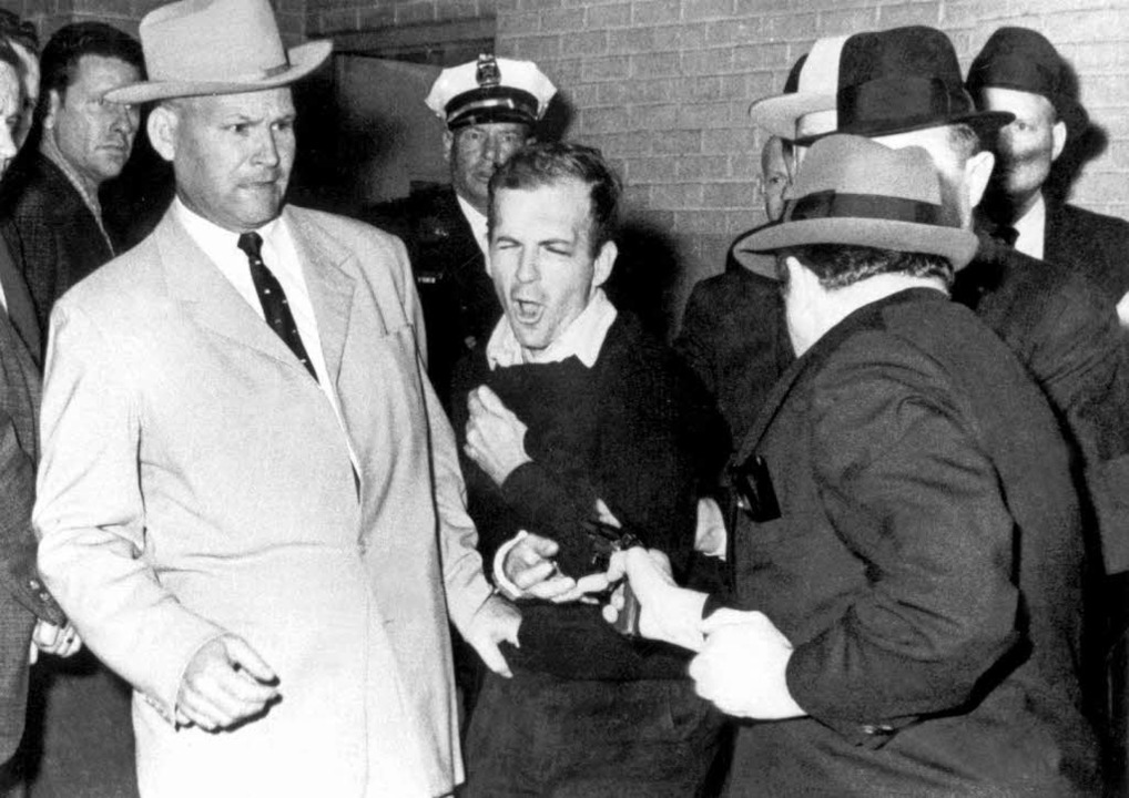 Whrend der berfhrung in ein anderes...nedy-Attentter Lee Harvey Oswald (M).  | Foto: A9999 DB