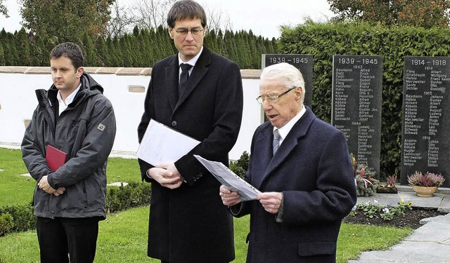 Bei der Gedenkfeier zum Volkstrauertag...zender Bernhard Leichter (von links).   | Foto: Rudi Rest