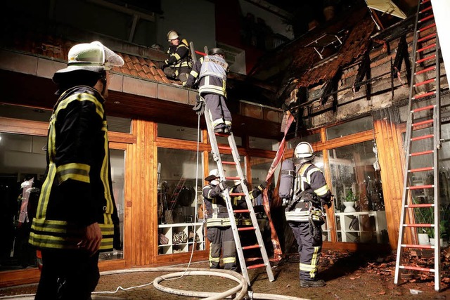 Beim Brand in einem  Innenhof der Alte...n Groeinsatz Schlimmeres verhindern.   | Foto: Baumeister