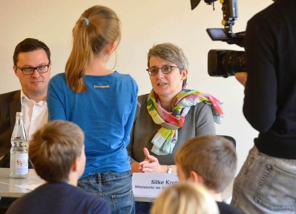 Franka Ebel stellt ihre Frage.