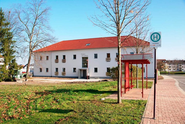 Fr die Aufnahme von  Asylbewerbern wu...es Kasernengebude stilvoll renoviert.  | Foto: Hans-Jochen Voigt