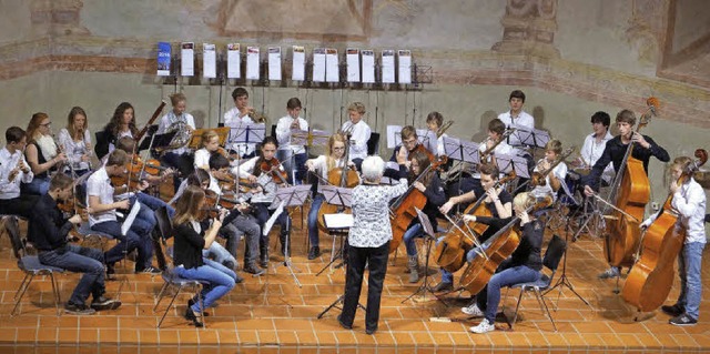 Knisternde Spannung beim James-Bond-Medley des Musikschulorchesters.   | Foto: Silke Hartenstein