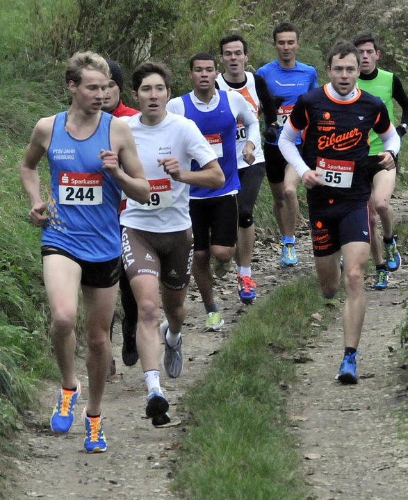 Doppelsieger Lukas Ngele (244) vor Ju.... Platz und Nr. 55 Christian Otoo (3.)  | Foto: Murst