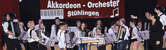 Das Akkordeonorchester um Marlene Adam...spielkreis der Musikschule integriert.  | Foto: Binner-Schwarz