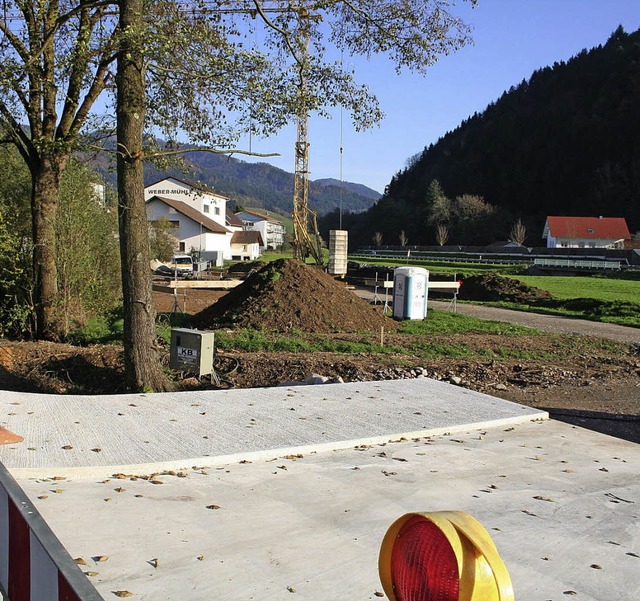 Zufahrt zum neuen Gewerbegebiet Weber Areal, die Arbeiten sind im vollen Gange  | Foto: Karin Hei